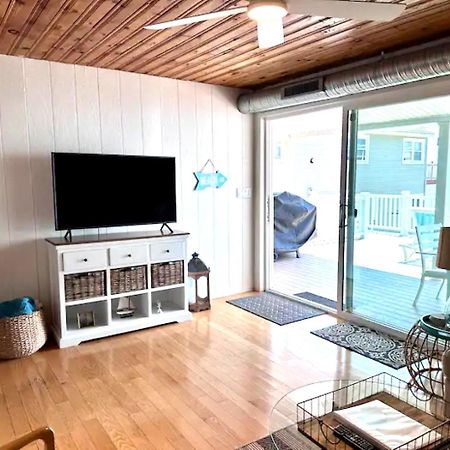 Cozy Beach - Direct Waterfront! East Haven Екстер'єр фото