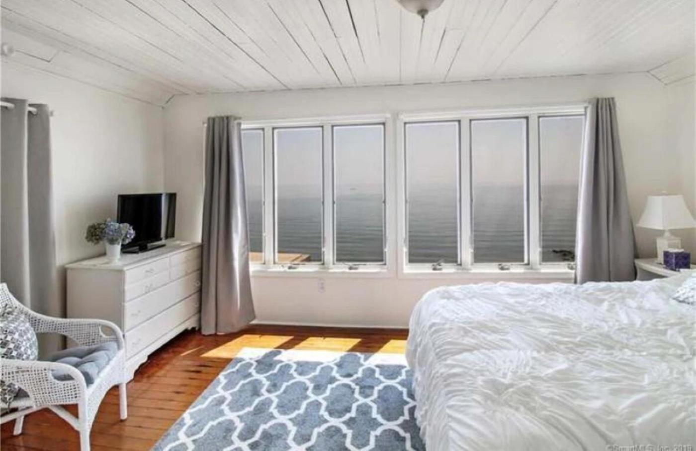 Cozy Beach - Direct Waterfront! East Haven Екстер'єр фото
