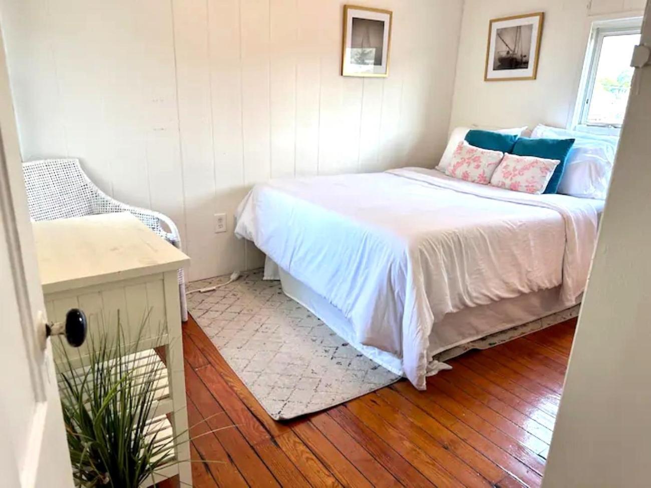 Cozy Beach - Direct Waterfront! East Haven Екстер'єр фото